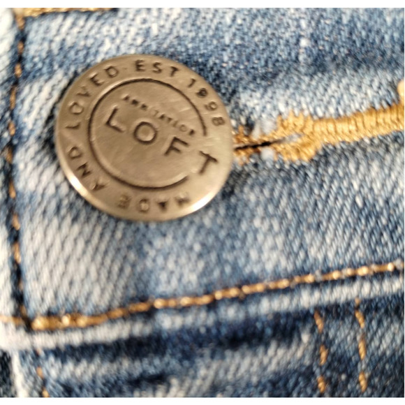 Ann Taylor Loft Mid Rise Denim Roll Cuff Cut-Off Distressed Shorts, Size 28/6 - Picture 3 of 9